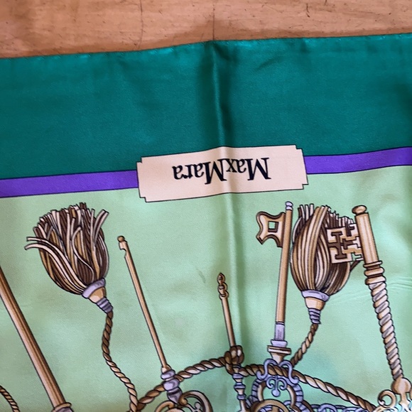 Max Mara silk scarf - Picture 3 of 5